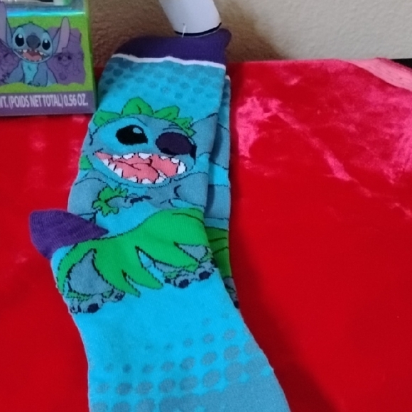 NWT Disney Stitch Shadow Pallet With Mirror+ Blue and Green Stitch Socks - Picture 3 of 13